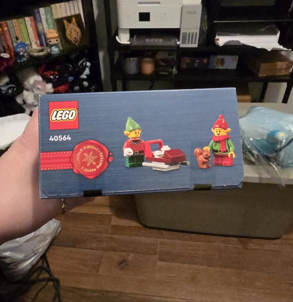 LEGO Holiday Winter Elves Scene - Picture 2 of 3